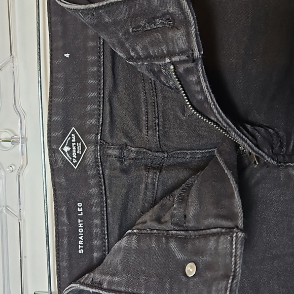 Women's Size 4 St. John's Bay Black Straight Leg Jeans T2 - Picture 3 of 6